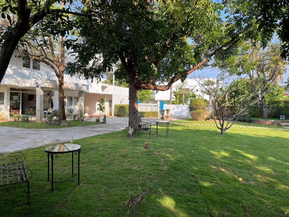 Udee Cozy Hotel เชียงใหม่ ภายนอก รูปภาพ