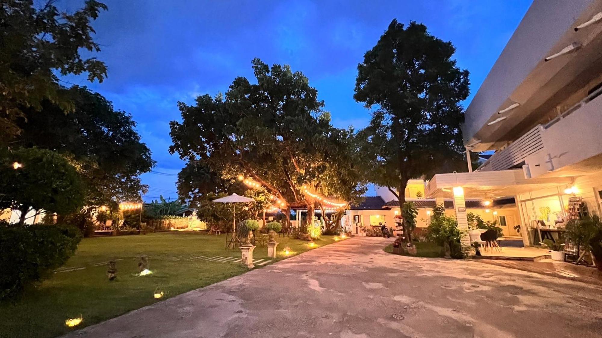 Udee Cozy Hotel เชียงใหม่ ภายนอก รูปภาพ